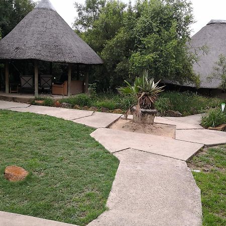Touch Of Africa Lodge Lanseria Extérieur photo