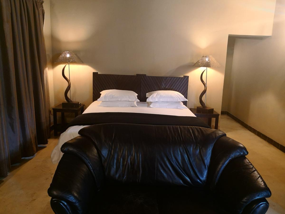 Touch Of Africa Lodge Lanseria Extérieur photo