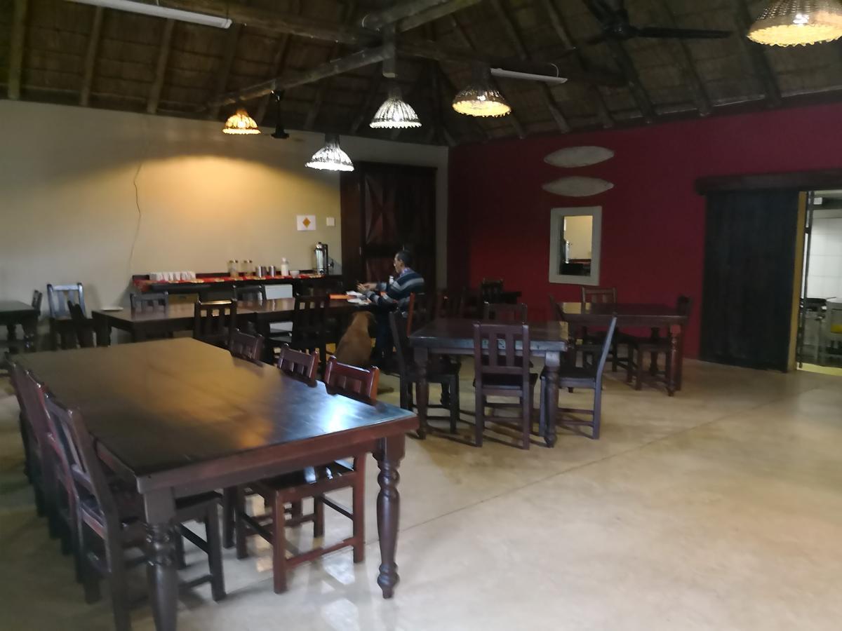 Touch Of Africa Lodge Lanseria Extérieur photo