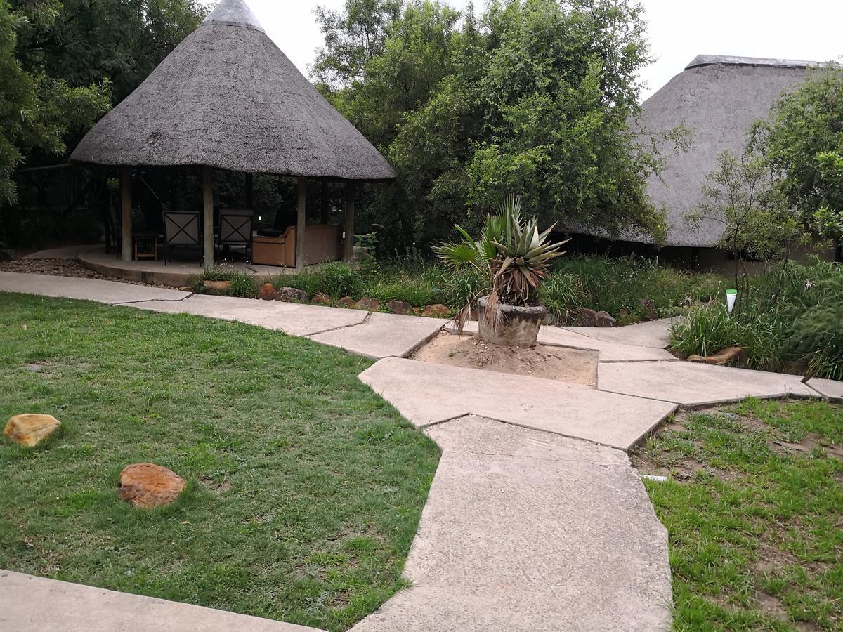 Touch Of Africa Lodge Lanseria Extérieur photo