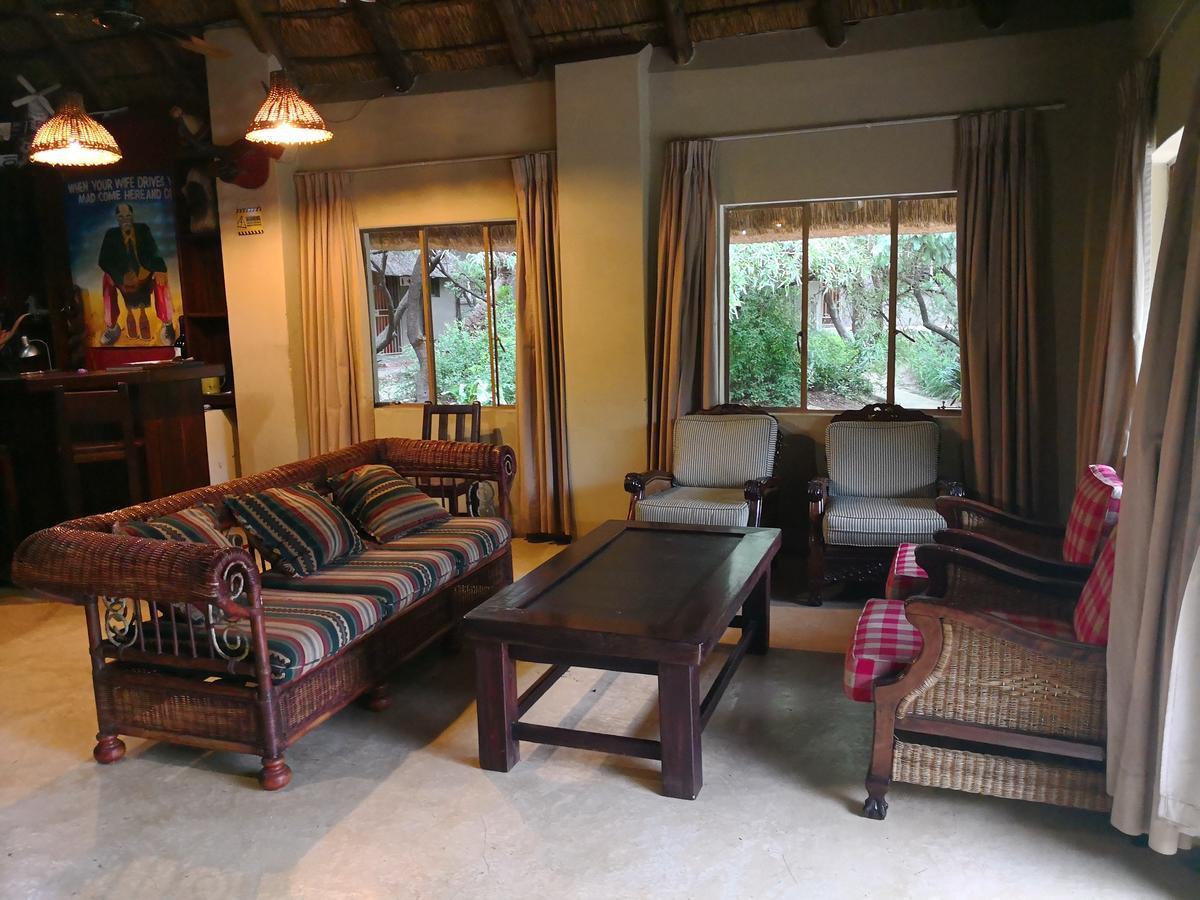 Touch Of Africa Lodge Lanseria Extérieur photo